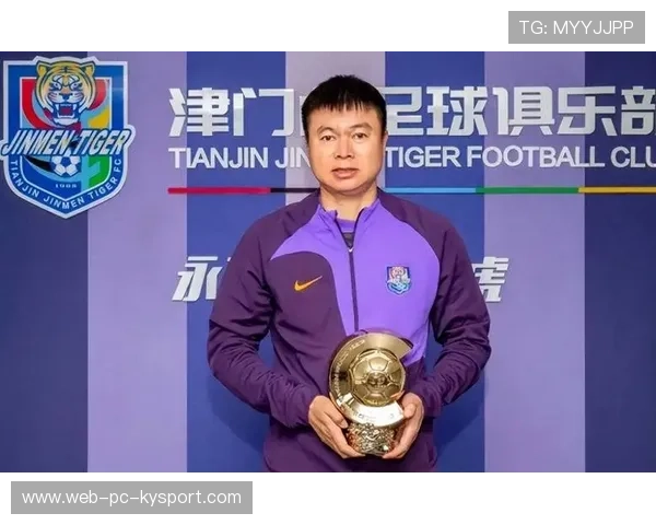 大连社媒话题高涨，球迷自发组织为球队造势