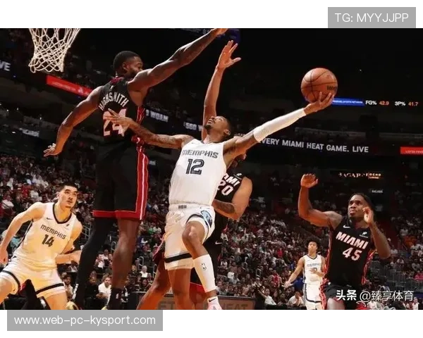 戴维斯抢下关键前场篮板，湖人稳住胜势