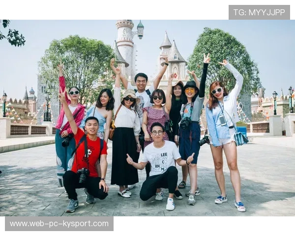 满满少女心！全红婵被观众娃娃雨淹没：满场奔跑捡拾摄像师累坏了